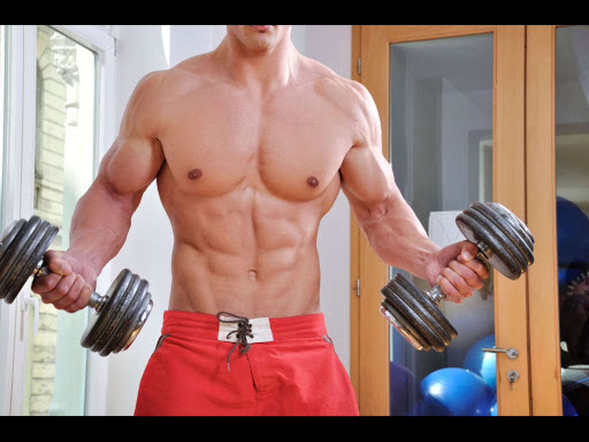 So sánh giữa tập luyện tăng sức mạnh và tập luyện tăng cơ bắp