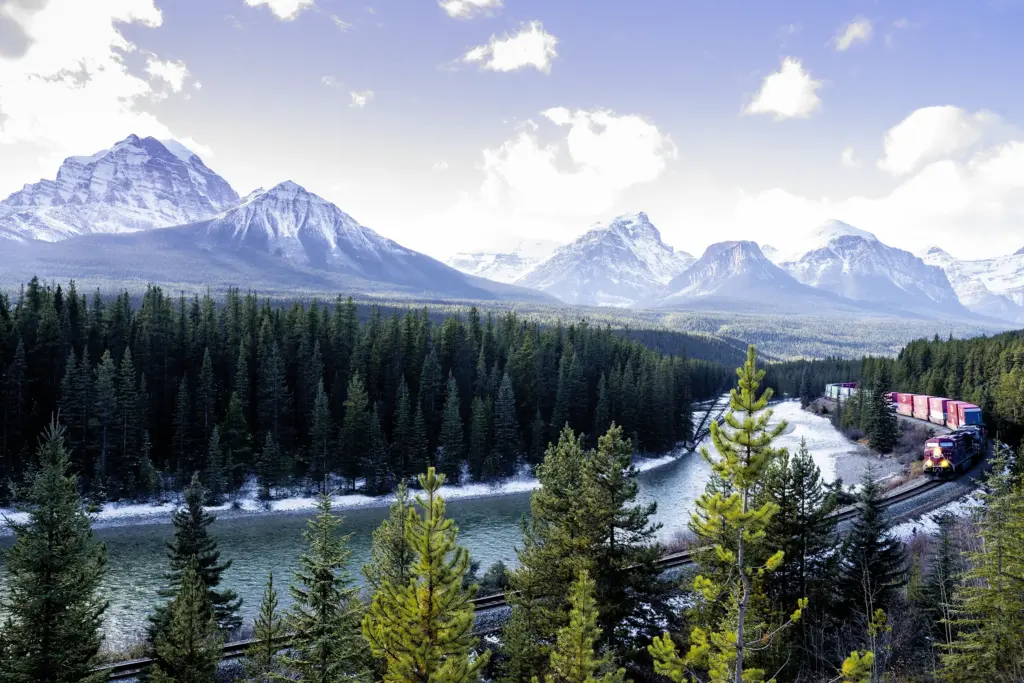 Morant's Curve - A breathtaking spot, Banff National Park, AB, Canada - Copyright by MinhTan.net